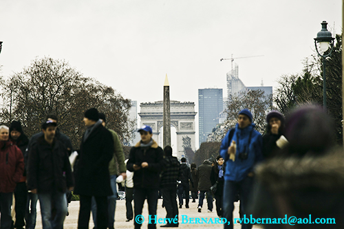 - On a straight Line<small class="fine d-inline"> </small>! <br>(Le Jardin des Tuileries) 