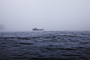 Extrait d'un reportage sur le port d'Amsterdam, un jour de brouillard, photographie (c) Hervé Bernard 2011