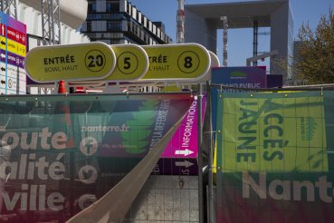 - Surveiller et punir à travers le panopticon