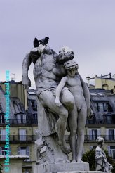 - On a straight Line<small class="fine d-inline"> </small>! (Le Jardin des Tuileries)