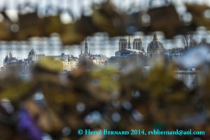 Paris cadenassé / Paris Locked