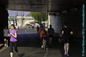 Promenade sur les quais de la Seine, photographie (c) Hervé Bernard 2012
