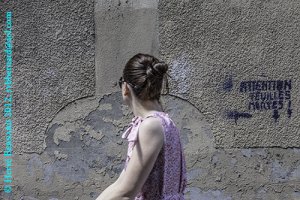 A une passante, photographie (c) Hervé Bernard 2012