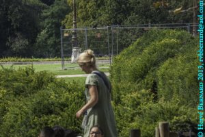 Statue vivante ou vivante statue<small class="fine d-inline"> </small>? / Alive statue or not<small class="fine d-inline"> </small>?