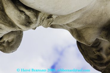- Tuileries garden : <br>statuary art