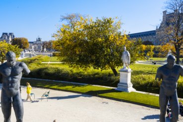 - Tuileries garden : <br>statuary art