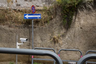 - Surveiller et punir à travers le panopticon