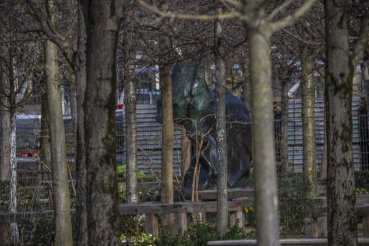 - Tuileries garden : <br>statuary art