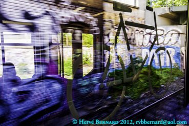 - Elle file comme le vent / Sie saust wie der Wind