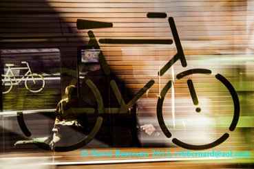 - Elle file comme le vent / Sie saust wie der Wind